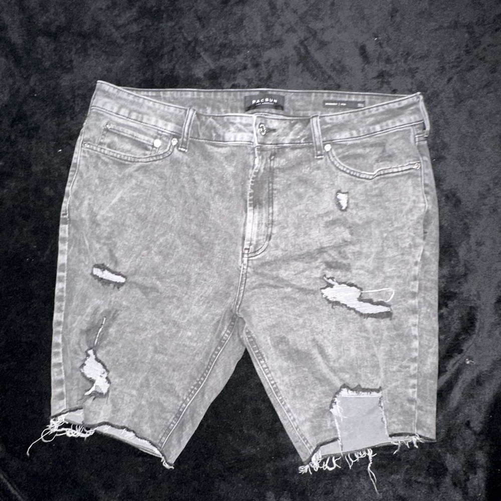 Men’s Black Distressed Pacsun Bermuda shorts